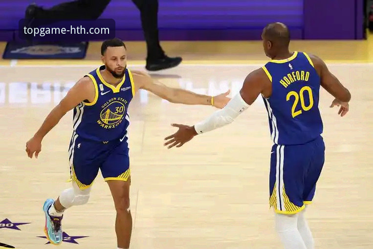 NBA焦点战最新战报：勇士加时险胜火箭，库里缺阵下的团队胜利